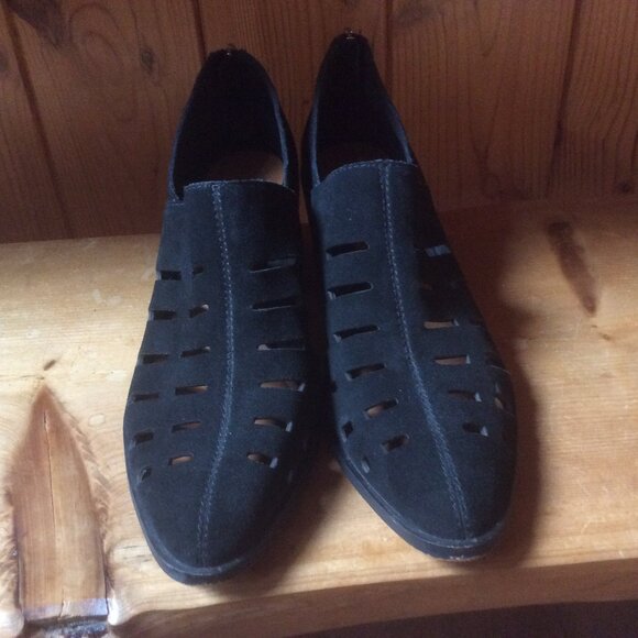 1. State Ilee Dark Blue Laser Cut Suede Leather Back Zip Up Ankle Booties SZ 11 - Picture 2 of 8